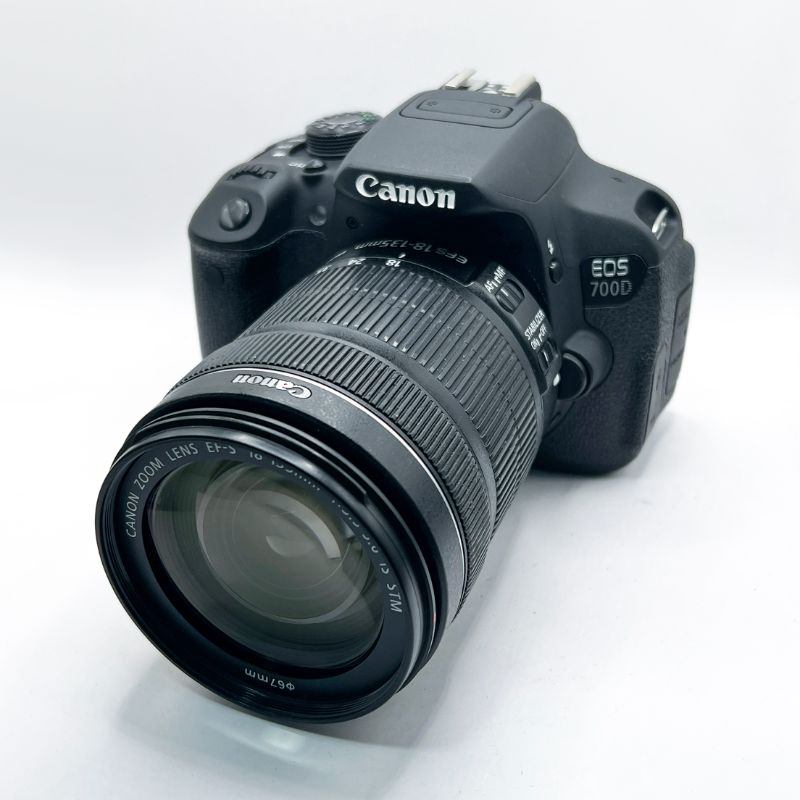 دوربین دست دوم Canon EOS 700D Kit 18-135mm f/3.5-5.6 IS STM Used (فقط 8300 شات)