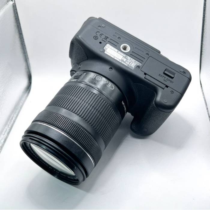 دوربین دست دوم Canon EOS 700D Kit 18-135mm f/3.5-5.6 IS STM Used (فقط 8300 شات)