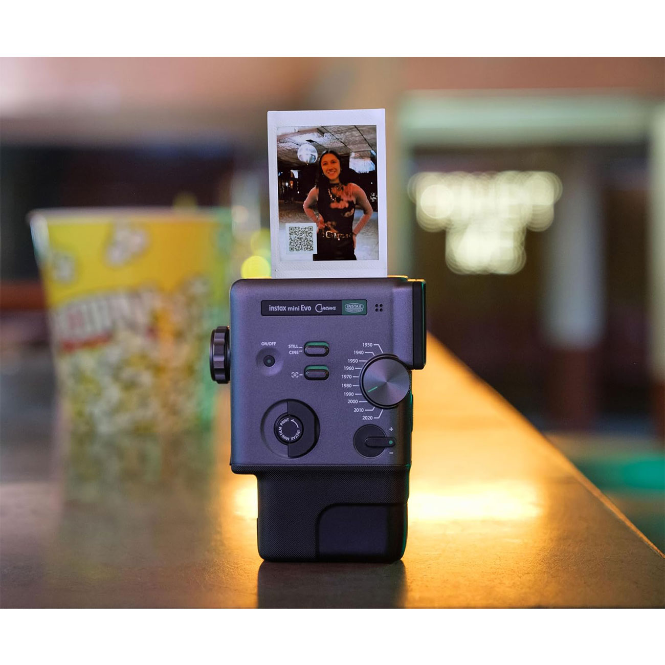 نمای کاربردی دوربین چاپ سریع فوجی‌ FUJIFILM instax mini Evo Cinema Hybrid Instant Camera