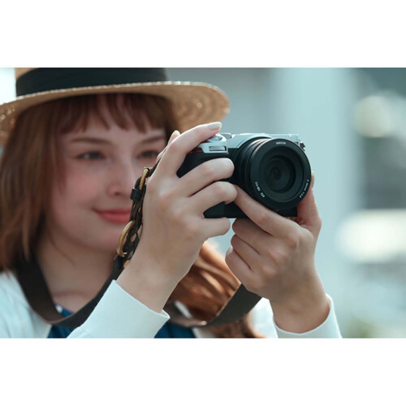 نمای کاربردی از دوربین بدون آینه فول فریم نیکون Nikon Z5 IIC Mirrorless Camera with 24-50mm f/4-6.3 