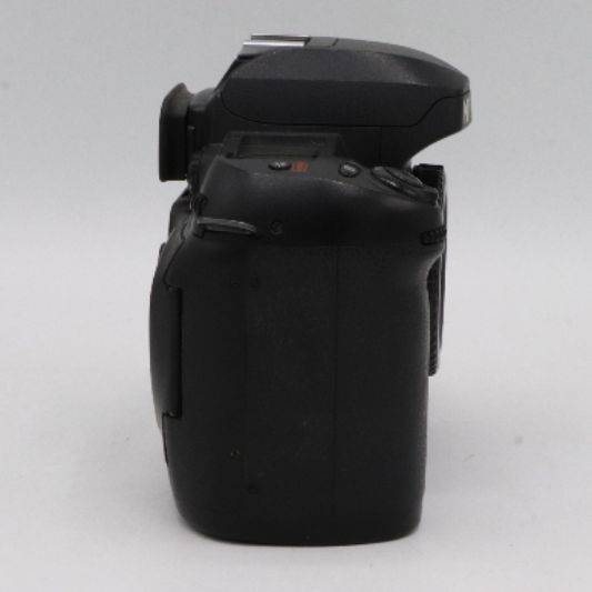 دوربین دست دوم نیکون NIKON 100d body (30000 شات)