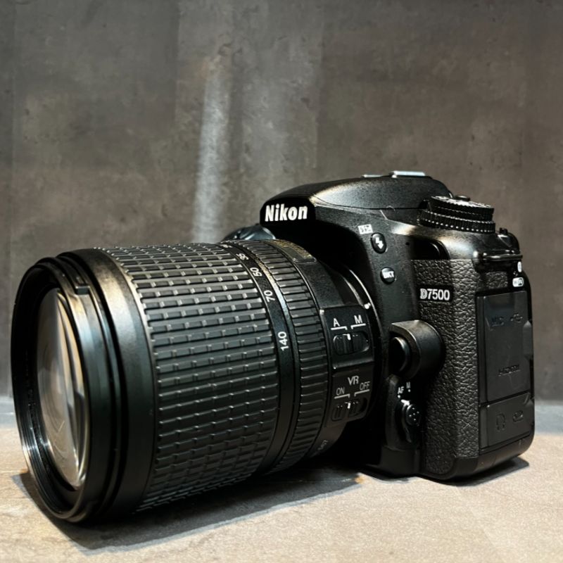 دوربین نیکون دست دوم Nikon D7500 Kit 18-140mm f/3.5-5.6 G VR (17000 شات)