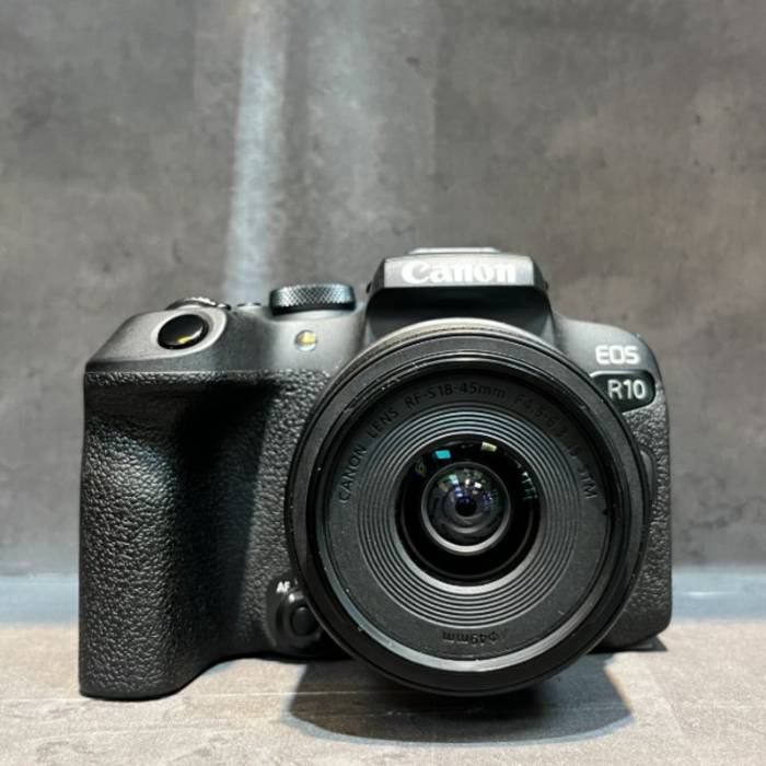 دوربین دست دوم Canon EOS R10 Mirrorless Camera with 18-45mm Lens (3000 شات)