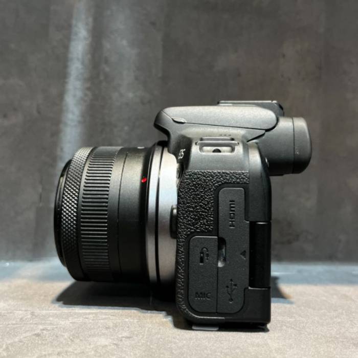 دوربین دست دوم Canon EOS R10 Mirrorless Camera with 18-45mm Lens (3000 شات)