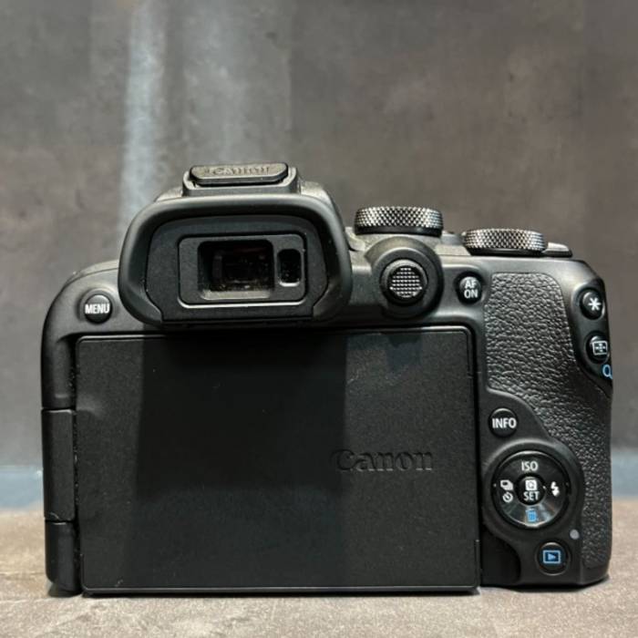 دوربین دست دوم Canon EOS R10 Mirrorless Camera with 18-45mm Lens (3000 شات)
