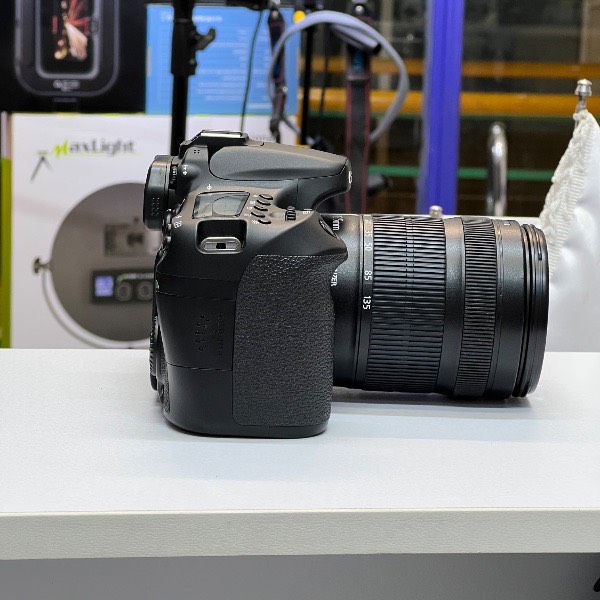 دوربین دست دوم عکاسی کانن Canon EOS 70D Kit 18-135mm f/3.5-5.6 IS STM (12000 شات)