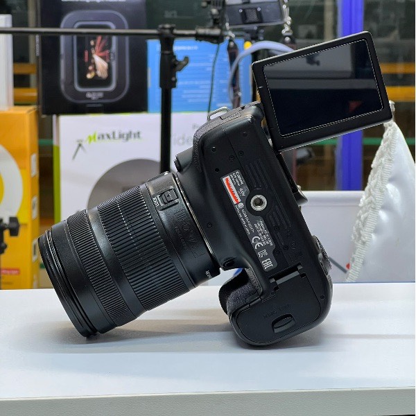 دوربین دست دوم عکاسی کانن Canon EOS 70D Kit 18-135mm f/3.5-5.6 IS STM (12000 شات)