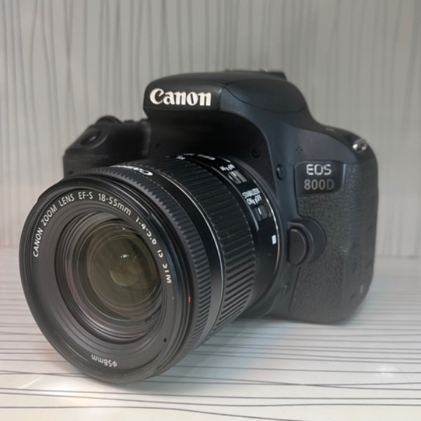دوربین کانن دست دوم Canon EOS 800D Kit 18-55mm f/4-5.6 IS STM(8500 شات)