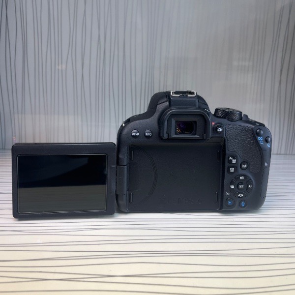 دوربین کانن دست دوم Canon EOS 800D Kit 18-55mm f/4-5.6 IS STM (6000 شات)