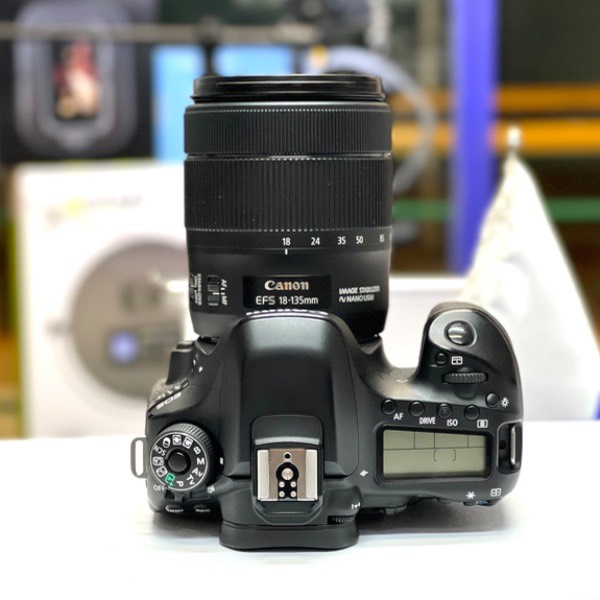 دوربین دست دوم Canon EOS 80D Kit 18-135mm f/3.5-5.6 IS USM (35000 شات)