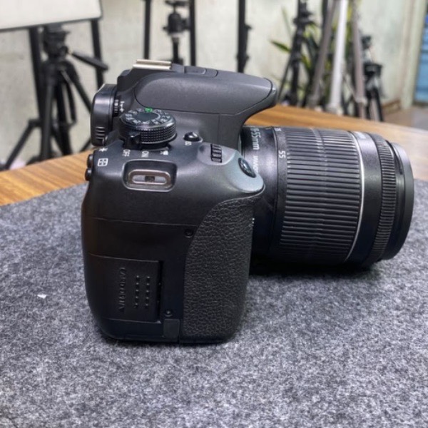دوربین دست دوم Canon EOS 700D Kit 18-55mm f/3.5-5.6 IS STM (27/000 شات)