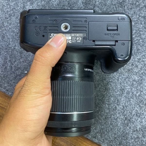 دوربین دست دوم Canon EOS 700D Kit 18-55mm f/3.5-5.6 IS STM (27/000 شات)