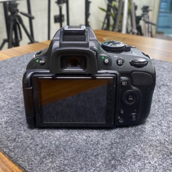 دوربین نیکون دست دوم Nikon d5100 kit 18 55 (27/000 شات)