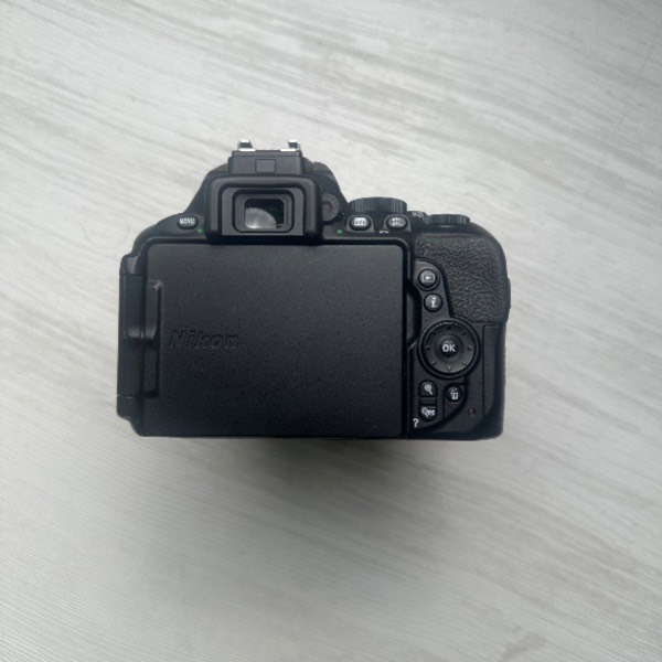 دوربین نیکون دست دوم Nikon D5600 Kit 18-55mm f/3.5-5.6G VR (26000 شات)