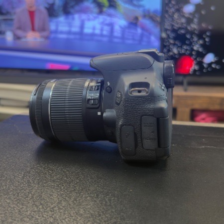دوربین دست دوم Canon EOS 700D Kit 18-55mm f/3.5-5.6 (12/000 شات)
