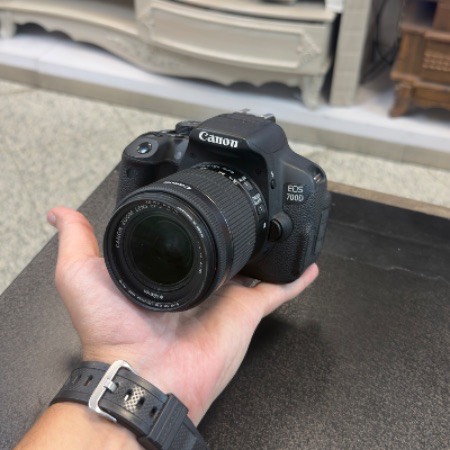 دوربین دست دوم Canon EOS 700D Kit 18-55mm f/3.5-5.6 (12/000 شات)
