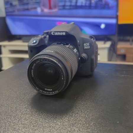 دوربین دست دوم Canon EOS 700D Kit 18-55mm f/3.5-5.6 (12/000 شات)