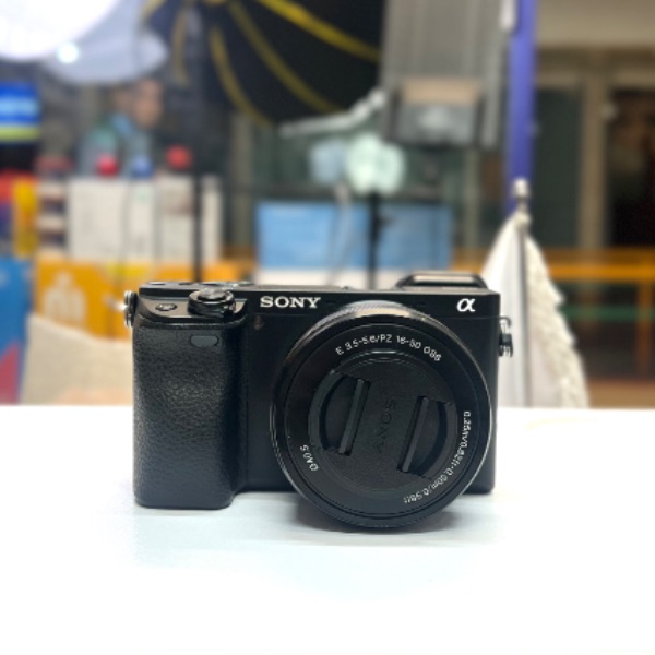 دوربین سونی دست دوم Sony a6400 Mirrorless Camera kit 16-50mm (7600 شات)