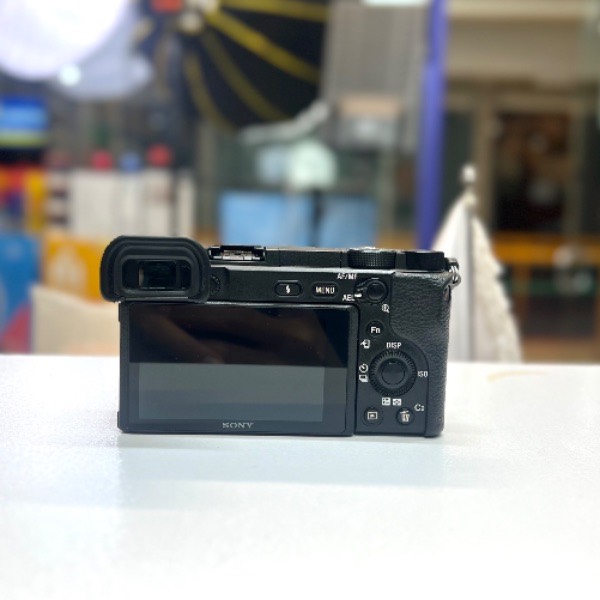 دوربین سونی دست دوم Sony a6400 Mirrorless Camera kit 16-50mm (7600 شات)