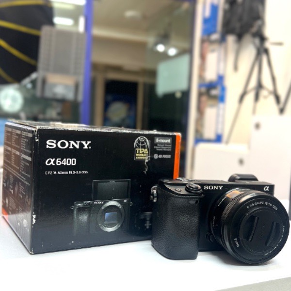 دوربین سونی دست دوم Sony a6400 Mirrorless Camera kit 16-50mm (7600 شات)