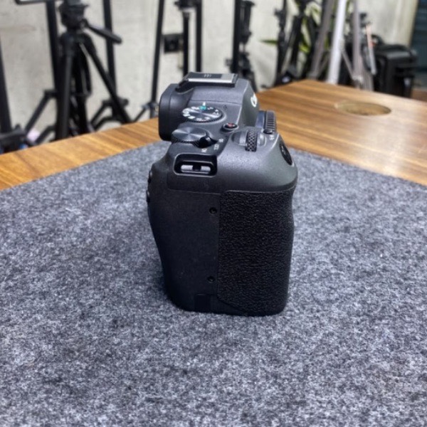 دوربین بدون آینه دست دوم کانن Canon EOS R8 Mirrorless Camera Body (4/000 شات)
