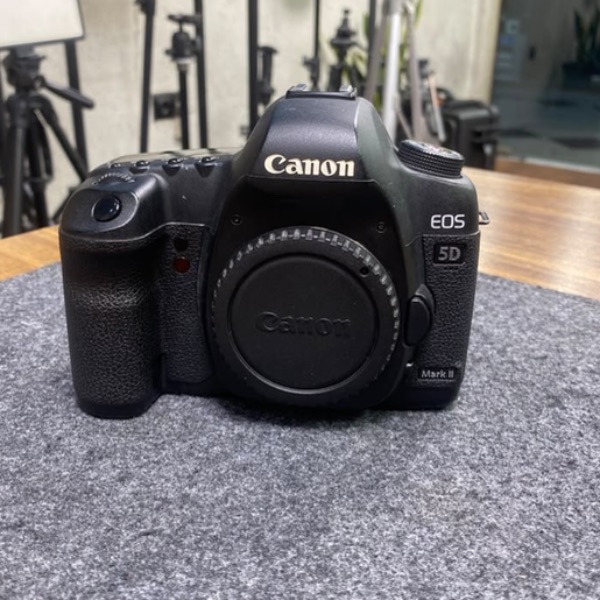 دوربین دست دوم CANON 5D MARK ii(28/000 شات)