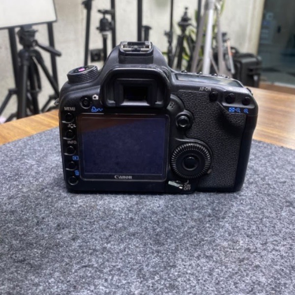 دوربین دست دوم CANON 5D MARK ii(28/000 شات)