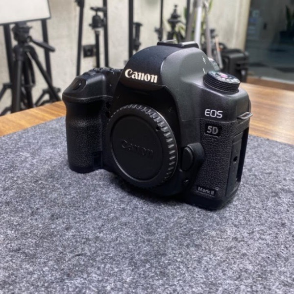 دوربین دست دوم CANON 5D MARK ii(28/000 شات)