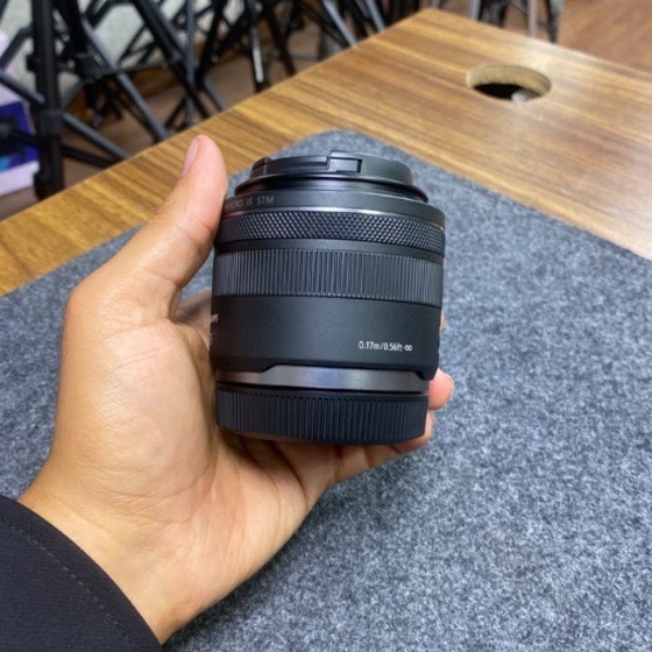 لنز دست دوم بدون‌آینه کانن Canon RF 35mm F1.8 IS STM Macro (جعبه دارد)