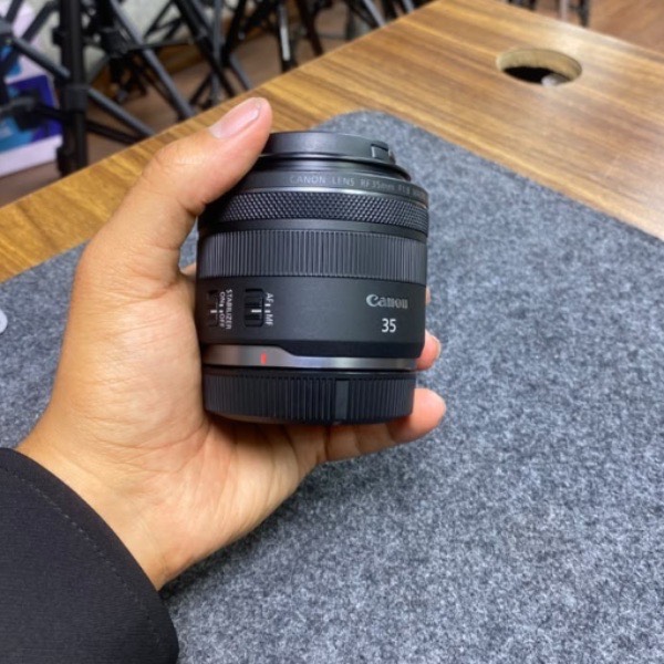 لنز دست دوم بدون‌آینه کانن Canon RF 35mm F1.8 IS STM Macro (جعبه دارد)