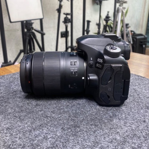 دوربین دست دوم کانن canon 80d kit 18 135 usm (17/000 شات)