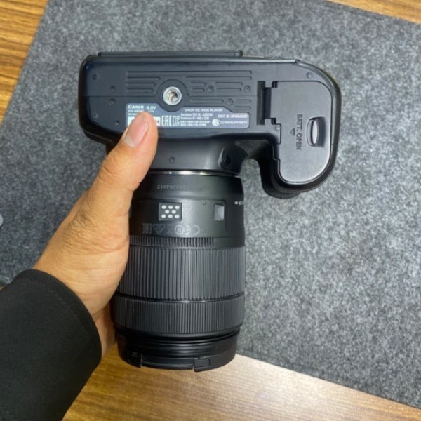دوربین دست دوم کانن canon 80d kit 18 135 usm (17/000 شات)