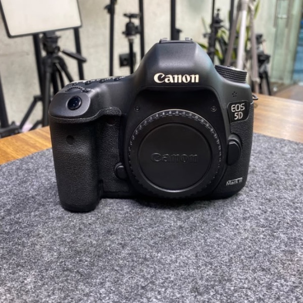 دوربین دست دوم عکاسی کانن Canon EOS 5D Mark III Body (18/000 شات)