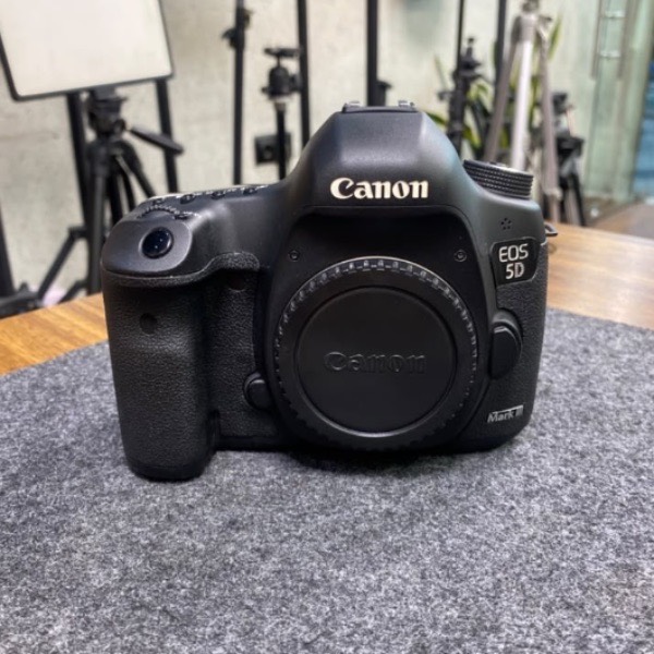 دوربین دست دوم عکاسی کانن Canon EOS 5D Mark III Body (18/000 شات)