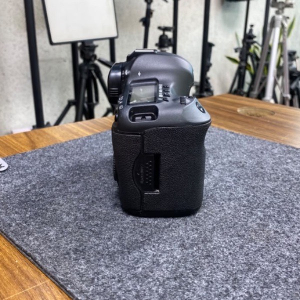 دوربین دست دوم عکاسی کانن Canon EOS 5D Mark III Body (18/000 شات)