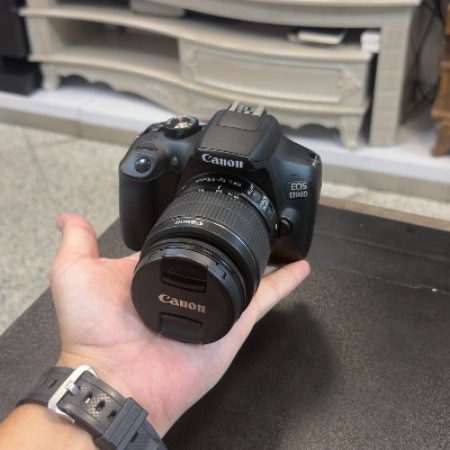 دوربین کانن دست دوم canon Eos 1300d kit 18 55 iii (5/000 شات)