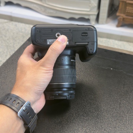 دوربین کانن دست دوم canon Eos 1300d kit 18 55 iii (5/000 شات)