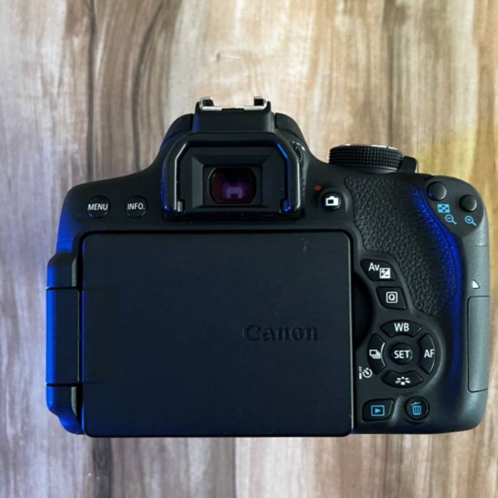 دوربین دست دوم کانن canon 750D EF-S 18-55 IS STM (3000 شات)