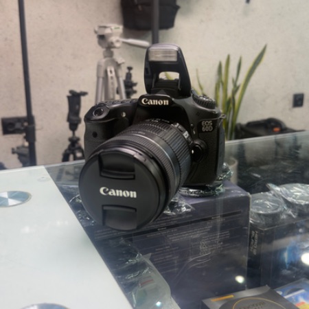 دوربین دست دوم کانن Canon 60d kit 18 135 is (5/000 شات)
