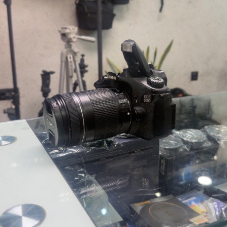 دوربین دست دوم کانن Canon 60d kit 18 135 is (5/000 شات)