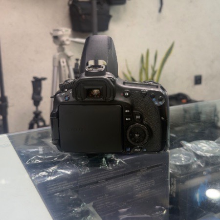 دوربین دست دوم کانن Canon 60d kit 18 135 is (5/000 شات)