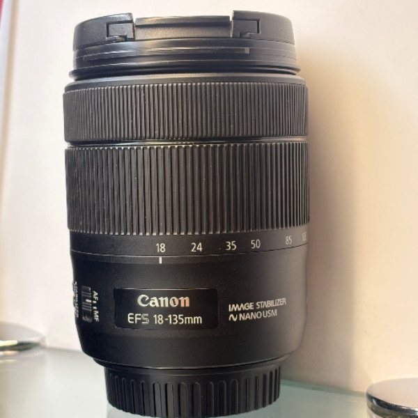 لنز دست دوم کانن Canon EF-S 18-135mm f/3.5-5.6 IS USM Lens (جعبه ندارد)