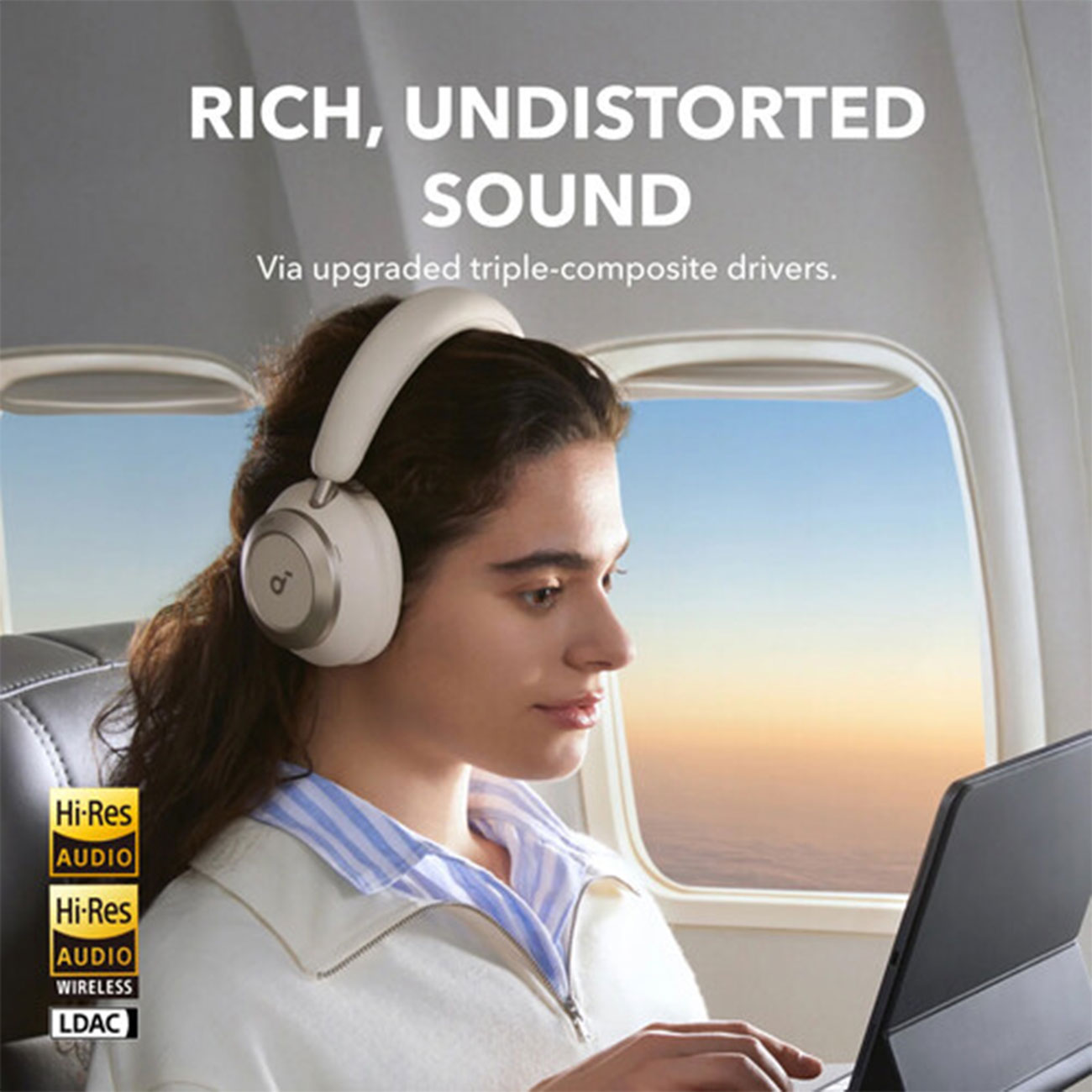 نمای کاربردی هدفون بی‌سیم انکر سفید Anker Soundcore Space One Pro Wireless Headphones