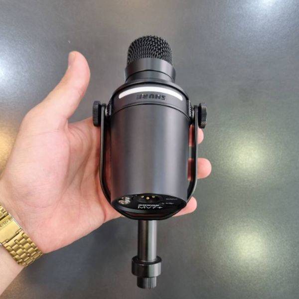 میکروفون دست دوم پادکست شور Shure MV7 plus Microphone pour Podcast Audio with stand