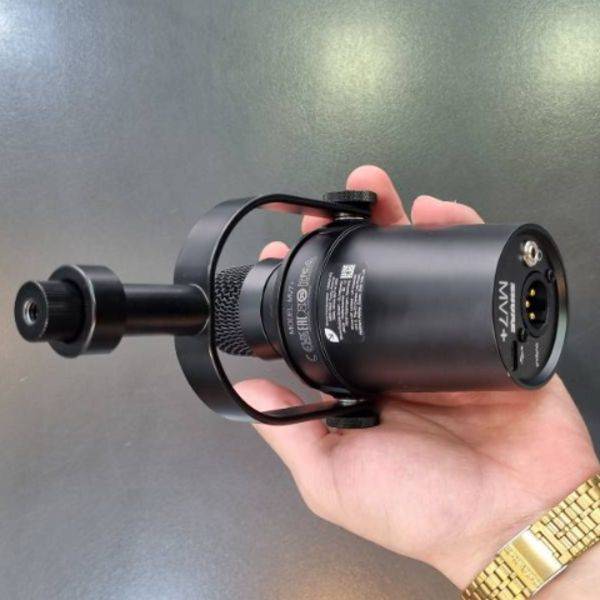 میکروفون دست دوم پادکست شور Shure MV7 plus Microphone pour Podcast Audio with stand