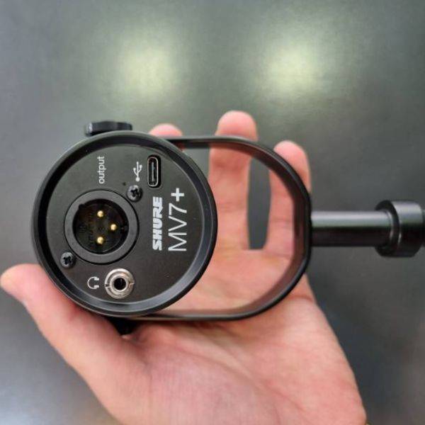 میکروفون دست دوم پادکست شور Shure MV7 plus Microphone pour Podcast Audio with stand