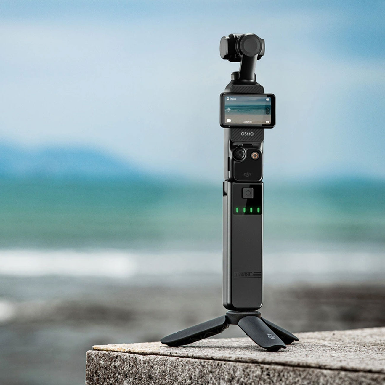 نمای کاربردی از گریپ شارژ و پاوربانک STARTRC 4000mAh Charging Power Bank Grip for DJI Pocket 3, Pock
