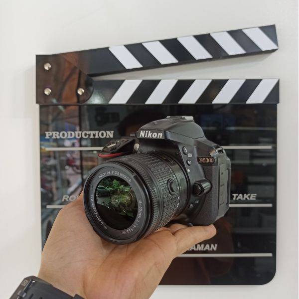 دوربین دست دوم دوربین عکاسی نیکون Nikon D5300 Kit 18-55mm f/3.5-5.6G VR II (10000 شات)