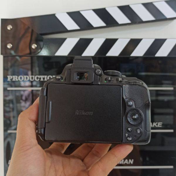 دوربین دست دوم نیکون Nikon D5300 Kit 18-55mm f/3.5-5.6G VR II (12000 شات)