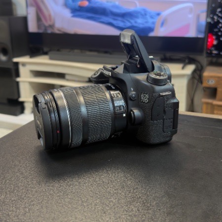 دوربین دست دوم کانن Canon EOS 70D Kit 18-135mm f/3.5-5.6 IS STM (20/000 شات)